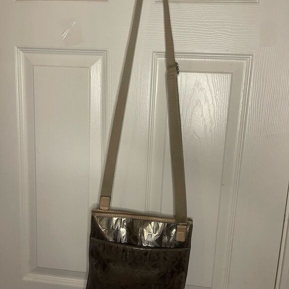 MICHAEL KORS  MIRROR METALLIC LOGO  metallic gold crossbody bag tan leather trim - Picture 7 of 16